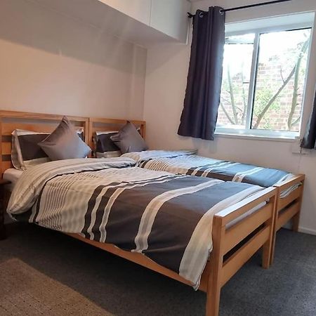 Spacious 2 Bed Bungalow Enfield Extérieur photo