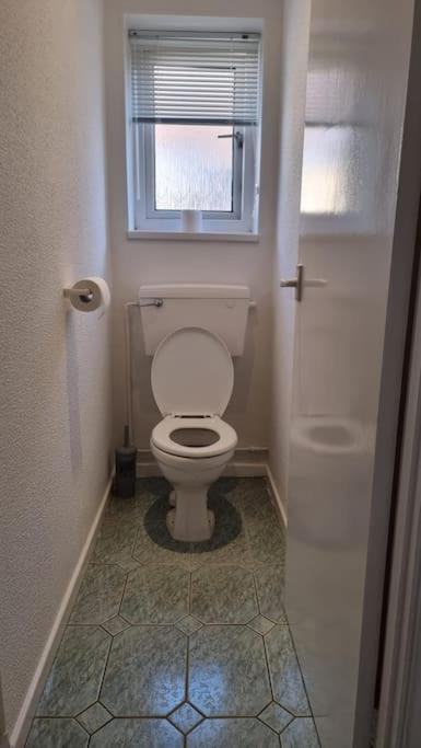 Spacious 2 Bed Bungalow Enfield Extérieur photo