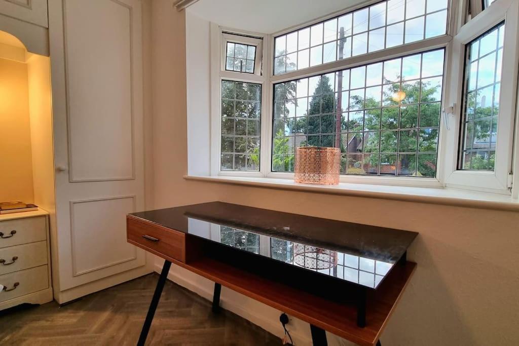 Spacious 2 Bed Bungalow Enfield Extérieur photo