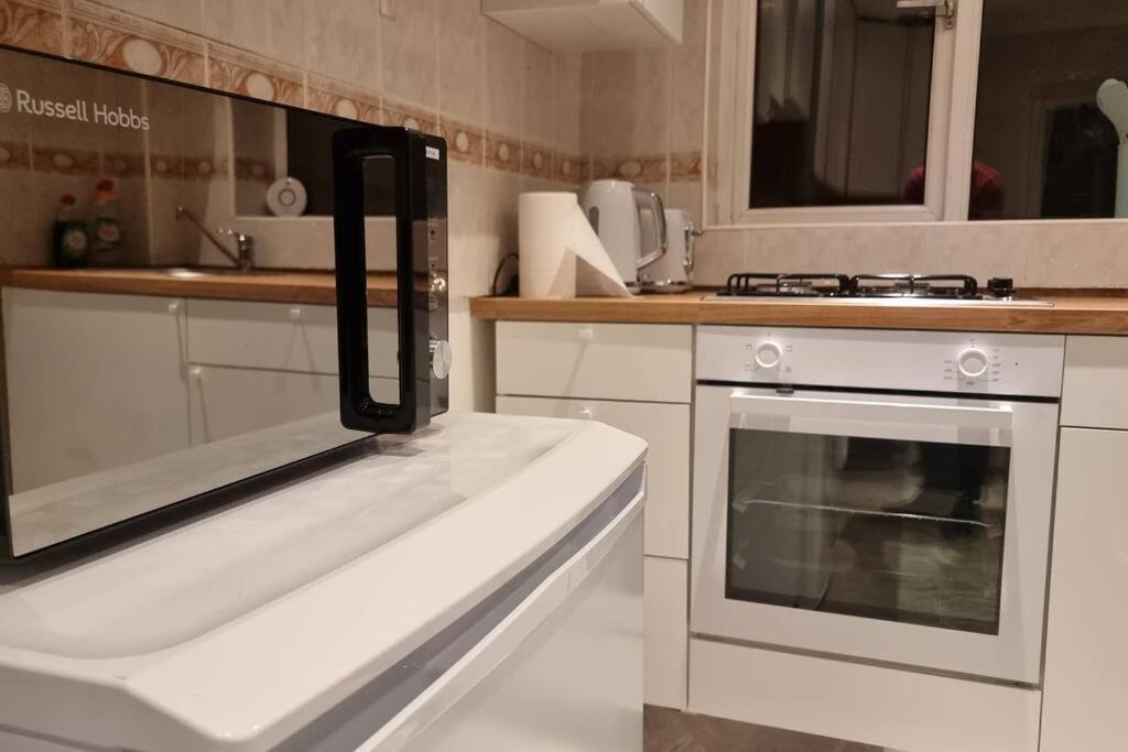 Spacious 2 Bed Bungalow Enfield Extérieur photo