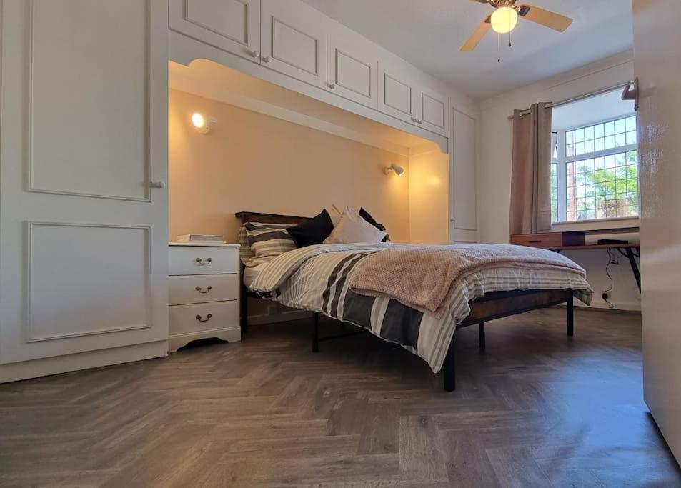 Spacious 2 Bed Bungalow Enfield Extérieur photo